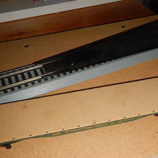 DSCN6714.JPG Rerailer Ramp HO Scale
