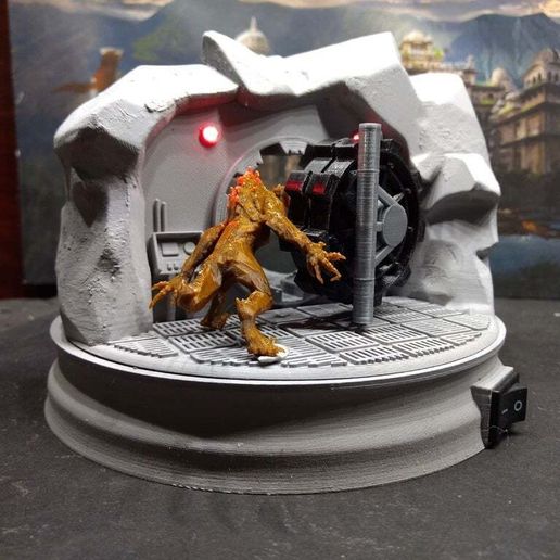 その他 Fallout Vault Door Figure 🚪 Fallout vault door hinge and hollow base, remix・Free STL File