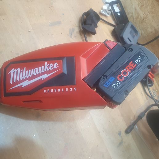 20220218_222122.jpg Bosch Professional 18V zu Milwaukee M18 Adapter