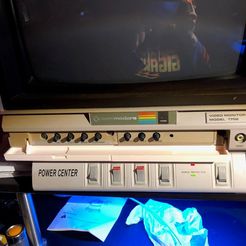 IMG_3278.jpg Archivo STL gratis (Remix) Puerta del monitor del Commodore 1702・Objeto de impresión 3D para descargar