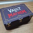 Assembled-box-photo.jpg Vault of Mayhem - Boîte de rangement à expansion complète pour Dungeon Mayhem (12 jeux) | Système d'éjection par le haut + support de jetons | Organisateur imprimable en 3D