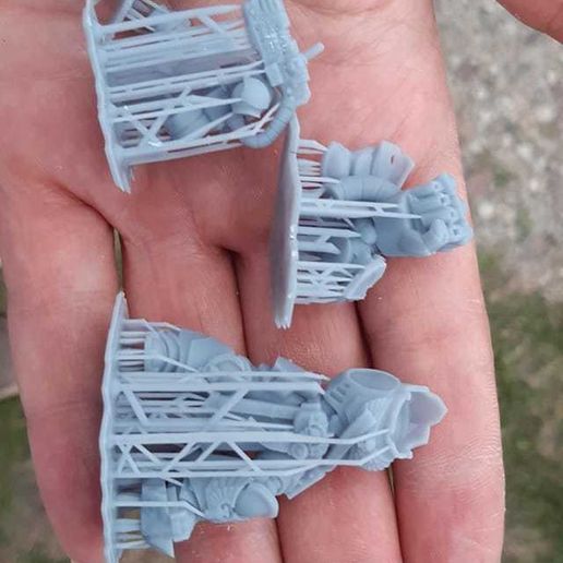 118627762_10220875213763685_7535963524757537985_o.jpg SPACE WARRIOR WITH A BIG FIST (Pre-Supported for resin)