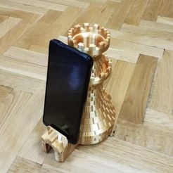 Soporte_impreso_con_movil.jpg Archivo STL gratis Soporte móvil castillo de Ingenieros (Engineer crest phone holder)・Diseño de impresora 3D para descargar