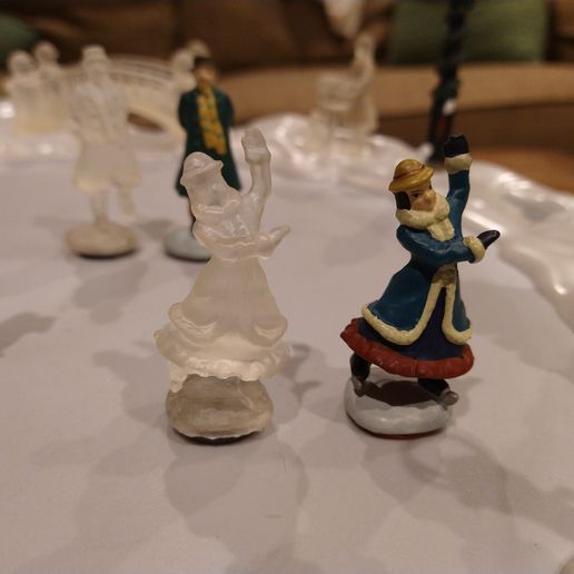 Skaters-Pirouette.jpg Рождественское представление фигуристов