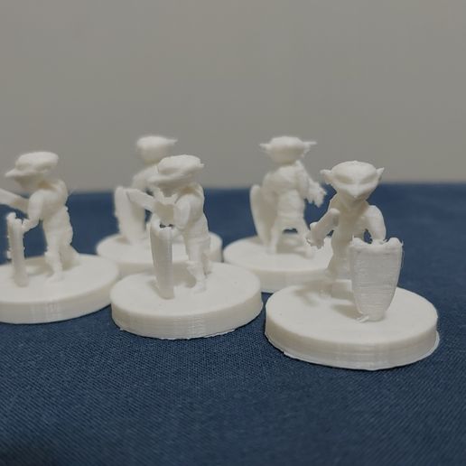 Raider Goblin Fighter with sword and shield - 3D model önizlemesi