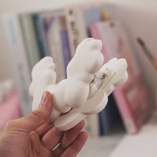 MUCHshapeofmike-Cloud-bookclip_clipwidthbookshelf.jpg Cloud Book Clip para leer con las manos libres mientras estudias y cocinas por Much-Shapeofmike