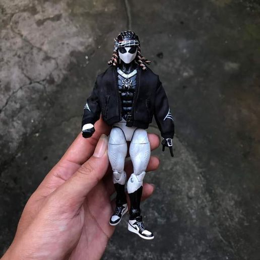 af5009cd-1685-43a1-9396-2725b4bdd4ff.jpg metro spiderman