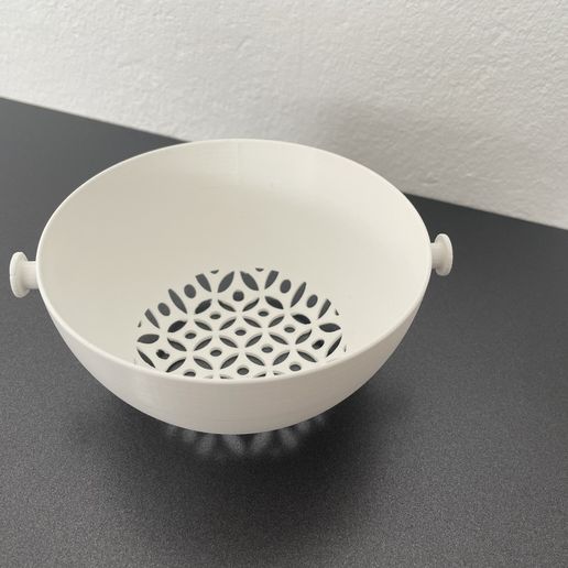 ¥ ee aha ia} SL ets a oe} STL file Strainer for fruit and vegetables | Kitchen Gadget | bowl・3D print design to download, 3dprinthusiast