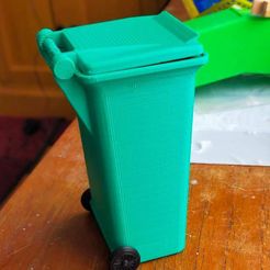 225654804_954202921812607_6041753146748362976_n.jpg Free 3D file Wheely Bin・Model to download and 3D print