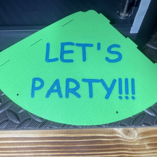 tempImageSd8PnP.jpg Faltbare Partykappe