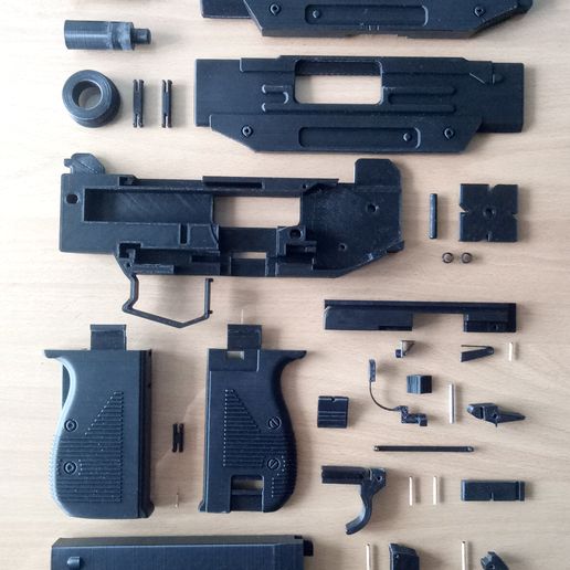 IMG20240429090321.jpg UZI Shell Ejecting Rubber Band Gun Scale 1:1