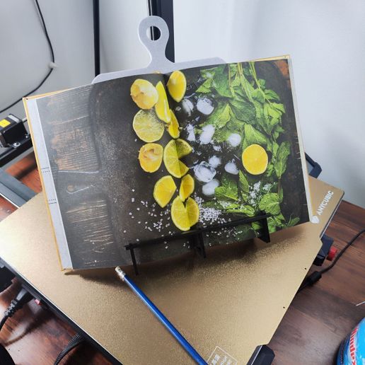 photo_2025-07-19_14-05-17.jpg Suporte para livros Púlpito