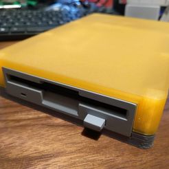 IMG_20200603_200002.jpg Case for Greaseweazle F7 and 3.5" floppy drive