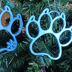 20221115_143305.jpg Cat Paw Print Christmas Ornament