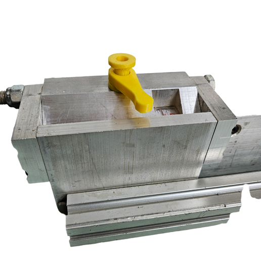 Jig-Flush.png Manípulo de alavanca de parafuso de cabeça cilíndrica - Métrico (M3 a M10) sem afastamento