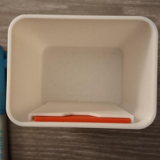 Pot-a-crayon-tesla-vue-du-dessus-avec-fond-amovible.jpg Pot à crayons ou porte brosses à dents, etc.  Tesla 12x8x6 cm – Bi-couleur sans AMS – Insert amovible personnalisable – Desk organizer 3D