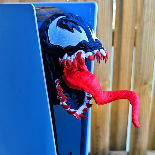 1694790427270-01.jpeg Tête de Venom imprimée en 3D pour la Playstation 5