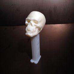 skullPEZ_AnnaKaziunasFrance_display_large.jpg Free STL file Skull with Pointy Teeth PEZ Dispenser Topper・3D print design to download