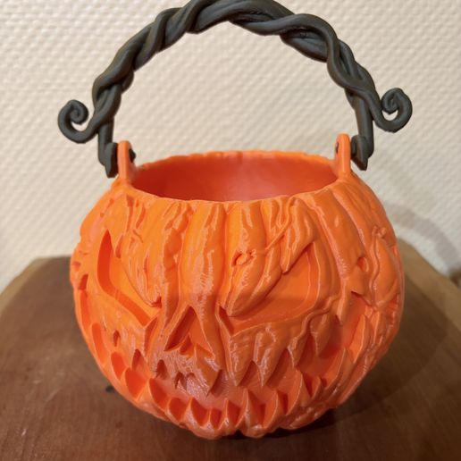 Halloween Pumpkin Bucket – Evil Jack-o’-Lantern Trick or Treat Candy Bucket with Twisted Vine Handle