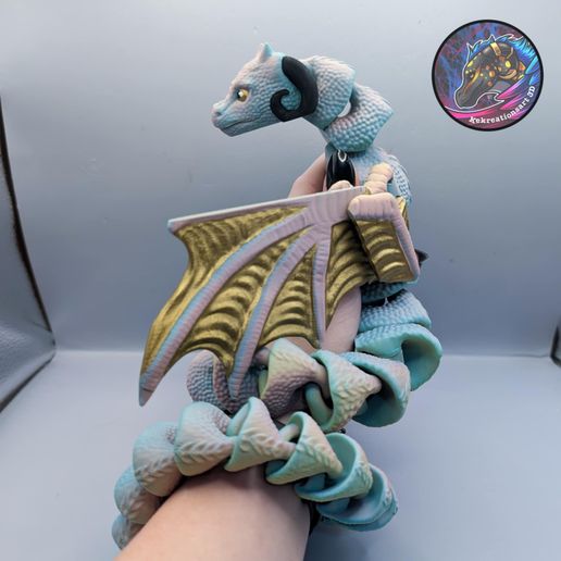 ac2cf298-5c00-41a9-9e3d-984dfbaddb2a.jpg Flexi Shoulder Drape Wyrm