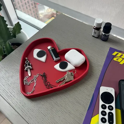 CDG Heart Catch-All Tray - Handmade Organizer for Keys, Accessories, Streetwear & Hype Home Decor - 3D model önizlemesi
