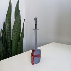a852d9be-3391-4ae5-a6f0-35ec2f3888d7.jpg 3D-Datei Multicolor Schwert Stift und Stand Modell - Templer Ritter Helm Stand Edition kostenlos・3D-druckbares Modell zum herunterladen