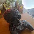 WhatsApp_Image_2021-08-26_at_6.44.28_PM_2.jpeg Бесплатный STL файл PS5 Skull controller holder & charger stand・Идея 3D-печати для скачивания
