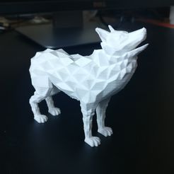 Archivo STL gratis Máscara de papel de lobo de baja poli 🎃・Modelo para  descargar y imprimir en 3D・Cults