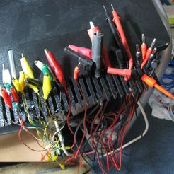 On_My_Workbench_display_large.jpg Sujete el bastidor de cables (con piezas a presión)