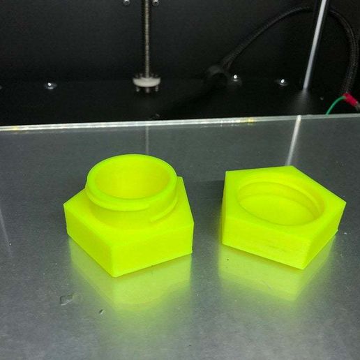 IMG_4839.jpg Free STL file Pentagon Container Small・3D printer design to download, Hegonauta3D