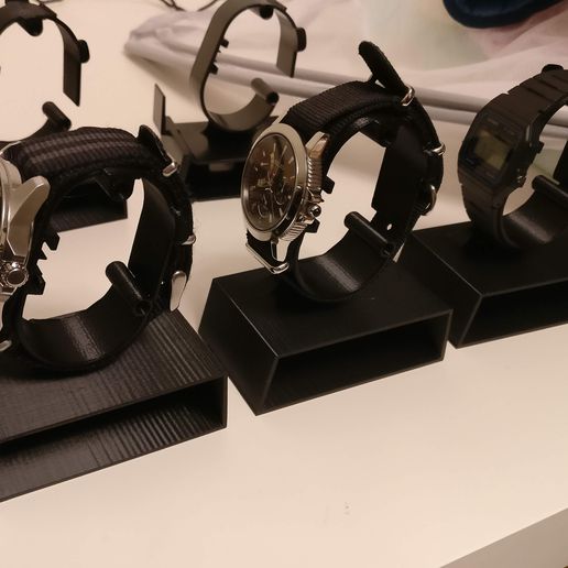 IMG_20190915_191447.jpg Exhibidor de relojes estilo Casio