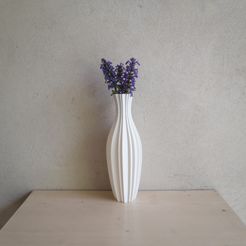 20220708_163154.jpg Thiny vase