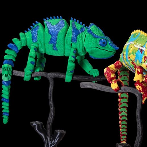 20250409_194527-Photoroom.jpg Panther Chameleon - Articulated Lizard with Tree Stand