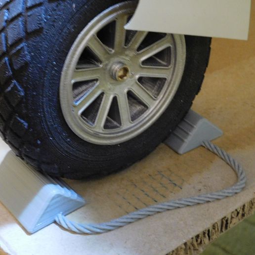 DSCN0791[1].JPG Calços para rodas de aviões RC.