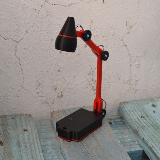 parametric-lamp.JPG LAMP with parametric battery case (rechargeable)