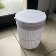 Cubo de basura con tapa abatible