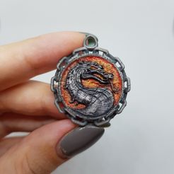 20230804_191020.jpg Fichier STL Pendentif Mortal Kombat pour porte-clés, collier, boucles d'oreilles・Plan imprimable en 3D à télécharger