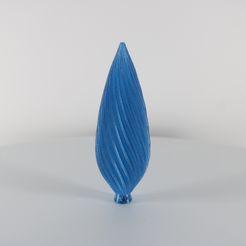 3D-Printable-Icicle-Christmas-Tree-Ornament-by-Slimprint-1.jpg Free STL file Icicle Tree Ornament, Christmas Decor by Slimprint・3D printing model to download