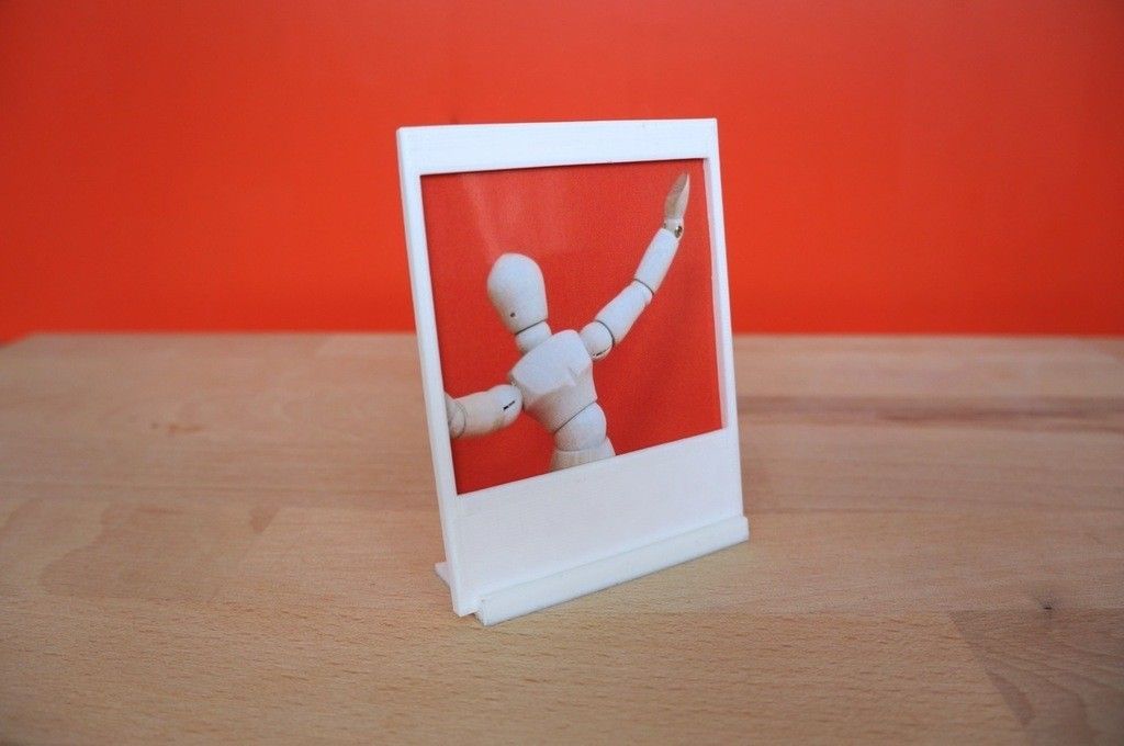 polaroid3D5_display_large.jpg Fichier STL gratuit Appareil photo Polaroid miniature avec cadre photo Instagram・Objet imprimable en 3D à télécharger, Runstone