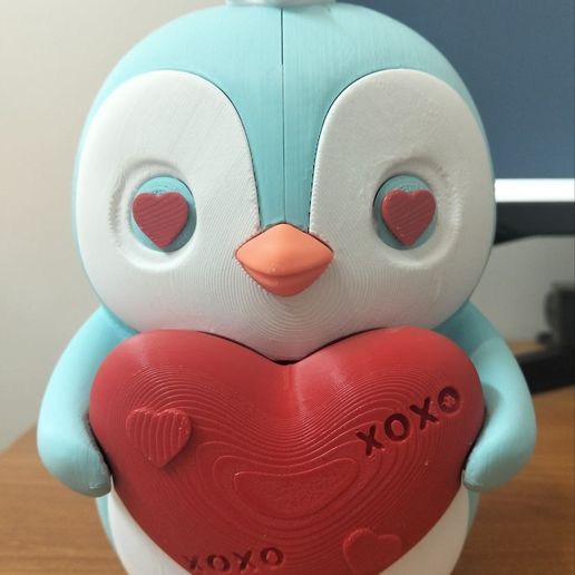 photo_2026-06-24_09-53-27.jpg Love penguin — cute decorative figure