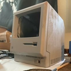 b3547abe-818c-4317-b9fe-3ca7f2311cfb.jpg "Mac Minus" 5 inch CRT TV sized Macintosh Plus Case
