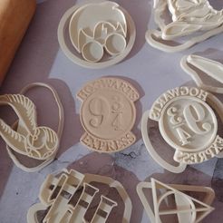 WhatsApp-Image-2024-05-11-at-21.25.55.jpeg HARRY POTTER COOKIE//CLAY CUTTER "HARRY POTTER" TRAIN STATION 9 3/4 HOGWARTS DESTINATION