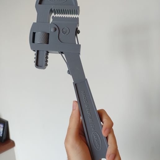 IMG_20250901_084306939.jpg Bioshock Pipe Wrench Rapture