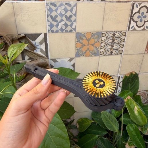 Clip Cierra Paquete con pico vertedor para Yerba Sol de Mayo