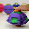 087185a7d1f5fdbb.webp HelixCore – Press-to-Spin Squishy Ball