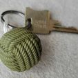 eeee80c3-5d5c-45f0-9ec1-d16b50cc0dba.jpg Paracord ball keychain