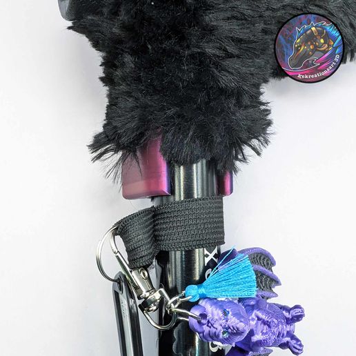 454534467_1634239773976198_7647776887369997676_n.jpg Clip para bastón manos libres sin imán + Clip para bastón ajustable