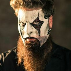 72f60c4d6fa42fa3c620c83c0a0c5d84.jpg Slipknot mask by Jim Root