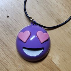 Heart shaped eyes, in love emoji keychain