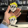 IMG_3953.jpg FALLOUT VAULT BOY HEAD  (Sunglasses) KEYCHAIN, DISPLAY, COASTER